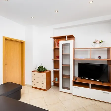 Appartamento Izidor Na Mirnoj Lokaciji U Kornicu, Otok Krk